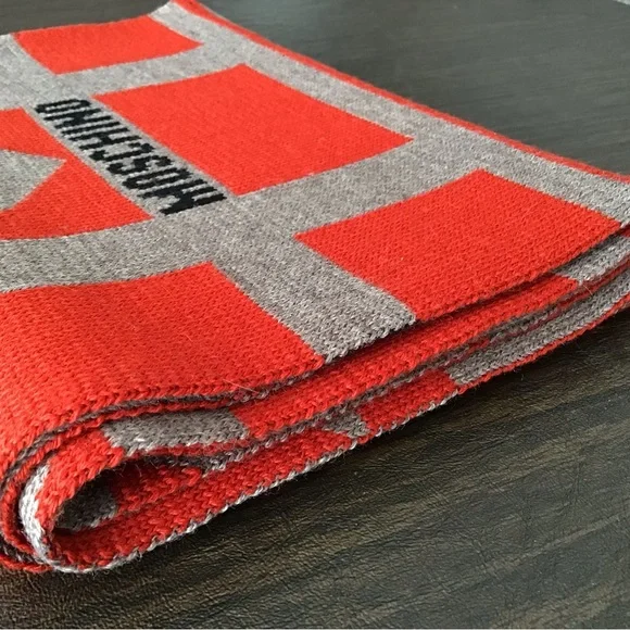 NWOT MOSCHINO Heart print wool scarf.  Mint condition! - Picture 7 of 8